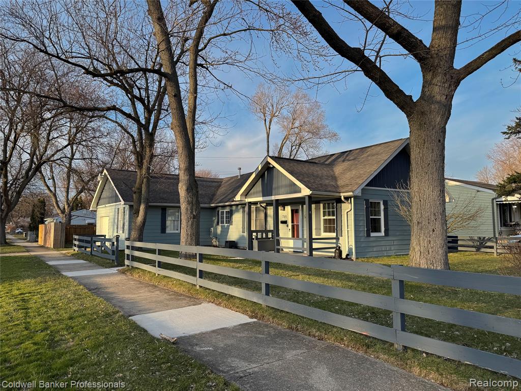 715 E Tennyson Avenue, Pontiac, MI 48340 — Photo 2