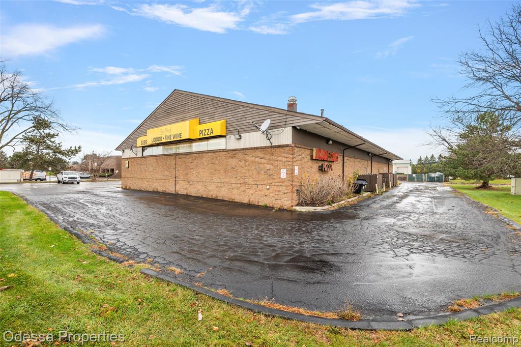 5625 18 MILE Road, Sterling Heights, MI 48314 — Photo 35