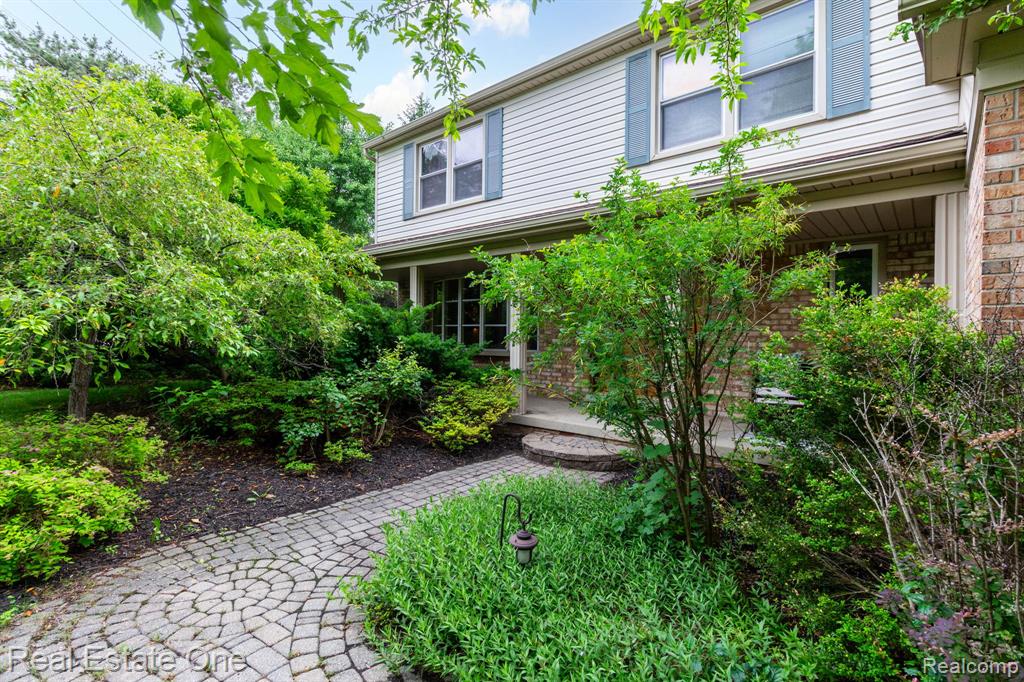 6011 Walker Drive, Troy, MI 48085 — Photo 5