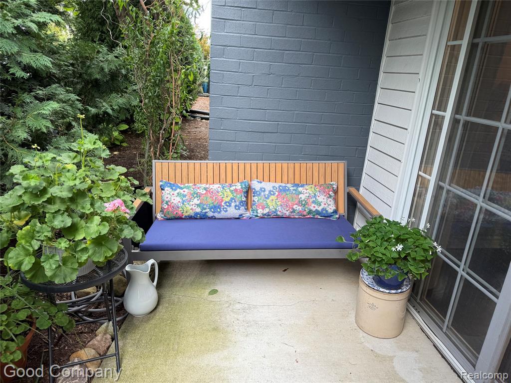 662 Purdy Street, 105, Birmingham, MI 48009 — Photo 2