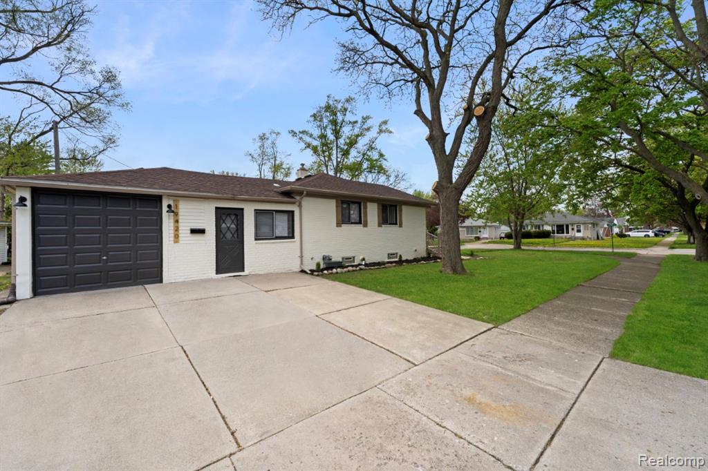19420 Woodmont Street, Harper Woods, MI 48225 — Photo 31