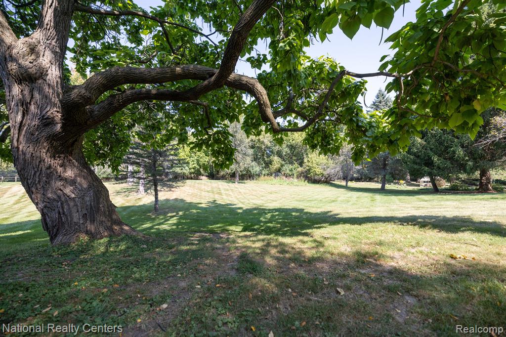 6050 UPPER STRAITS Boulevard, West Bloomfield, MI 48324 — Photo 38