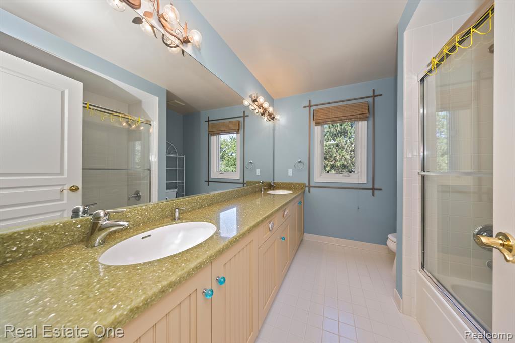 6745 CHARING Crossing, West Bloomfield, MI — Photo 54