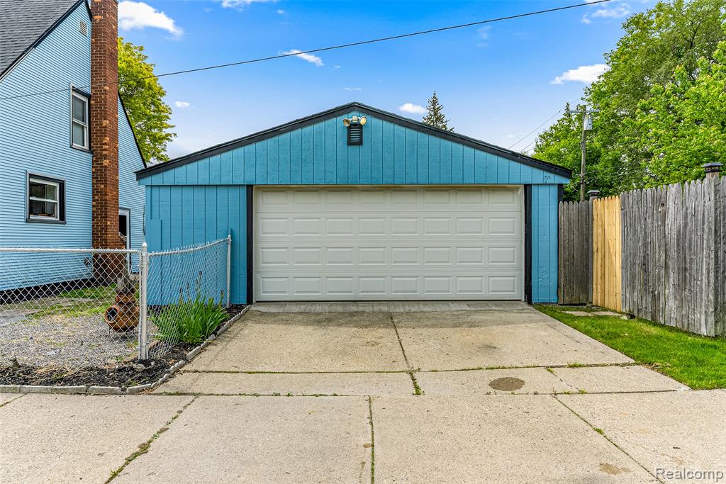 8329 Lenore Street, Dearborn Heights, MI 48127 — Photo 27