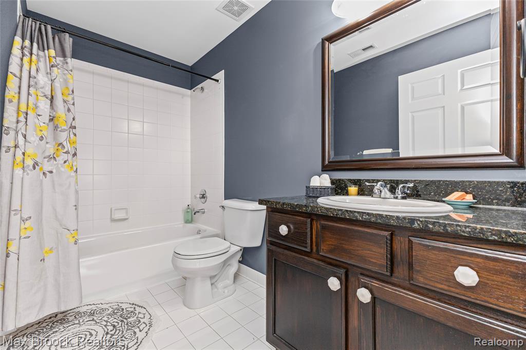 5817 Twin Oaks Drive, Sterling Heights, MI 48314 — Photo 29