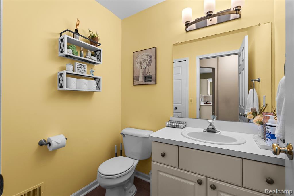 19550 Shorecrest Drive, Clinton Twp, MI 48038 — Photo 28