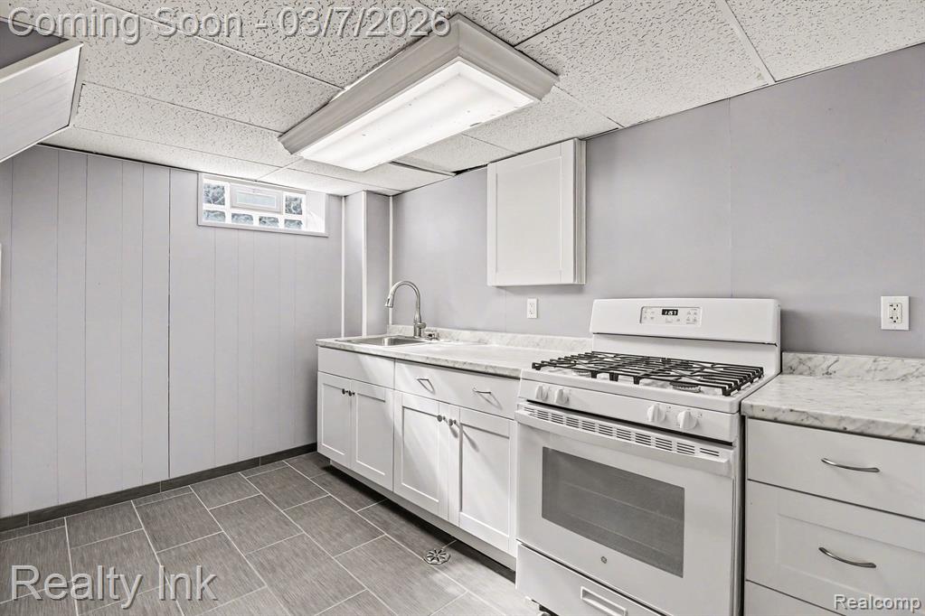 9815 Shadyside Street, Livonia, MI 48150 — Photo 9