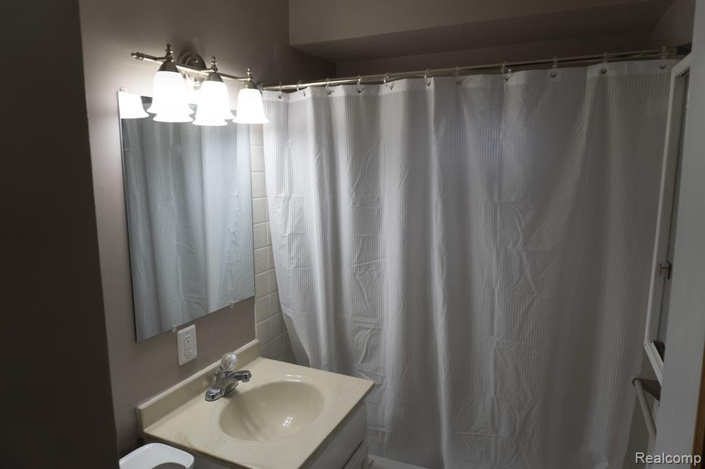 737 Campbell Street, Flint, MI 48507 — Photo 23