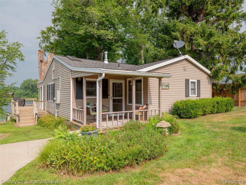 60846 N Lakeshore Drive, Lawrence, MI 49064 — Photo 2