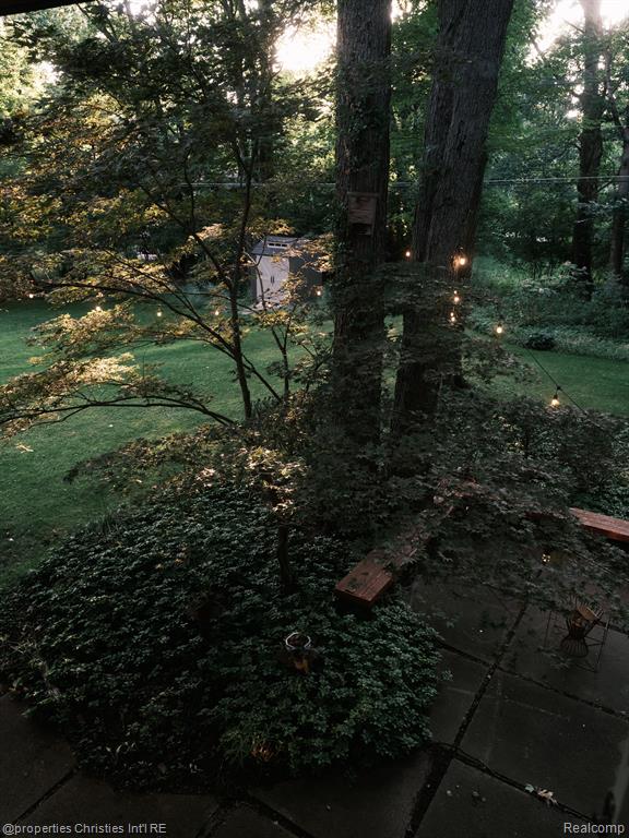 7388 LINDENMERE Drive, Bloomfield Hills, MI 48301 — Photo 30