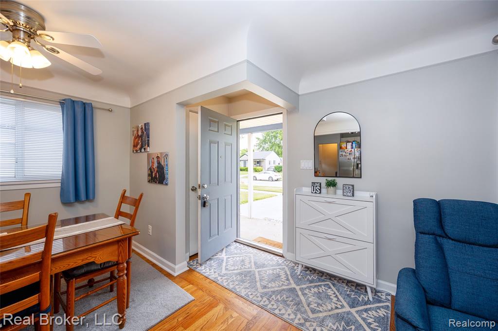 29454 Barton Street, Garden City, MI — Photo 5