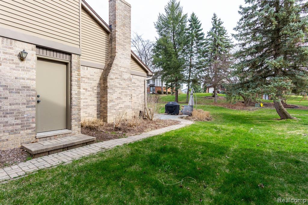 45515 EMERALD FOREST Drive, Novi, MI — Photo 55