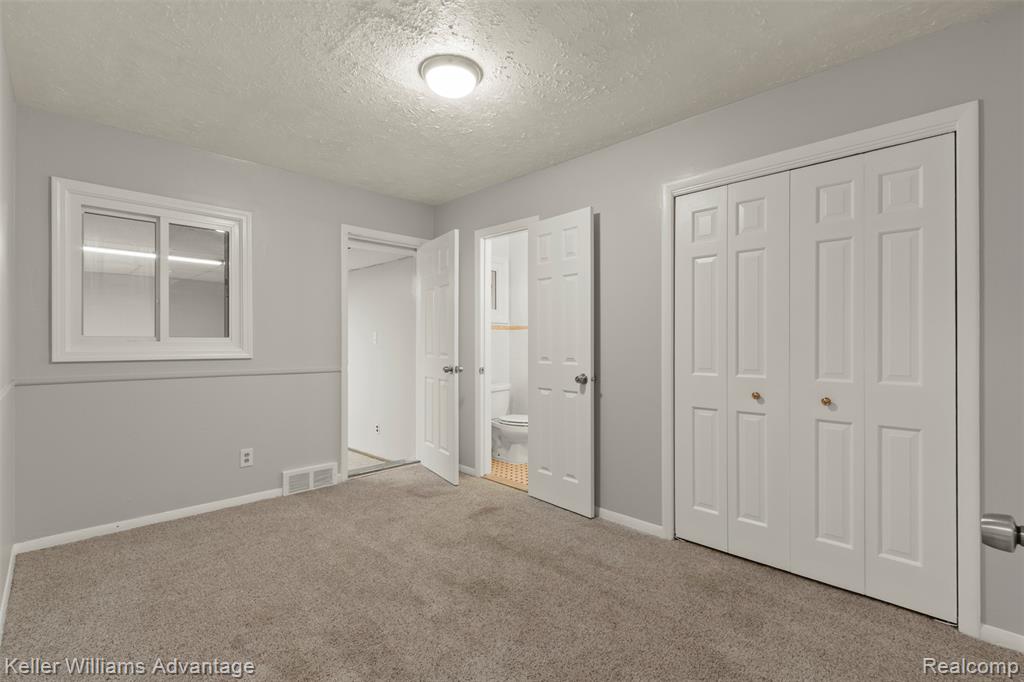 21701 Parklawn Street, Oak Park, MI 48237 — Photo 8
