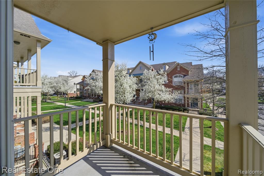 402 Old Pine Way, Walled Lake, MI 48390 — Photo 25