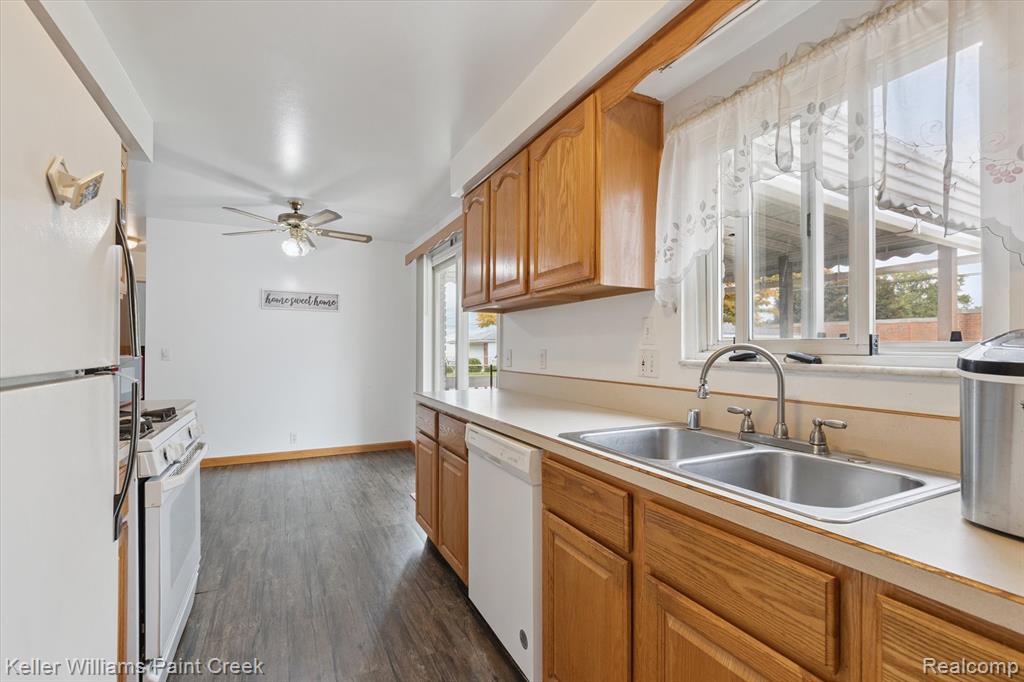 8457 Potomac Street, Center Line, MI 48015 — Photo 17