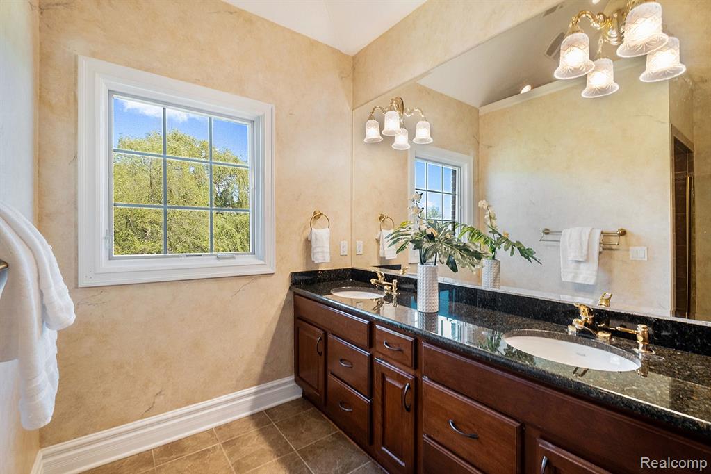 8294 WARWICK GROVES, Grand Blanc, MI 48439 — Photo 38