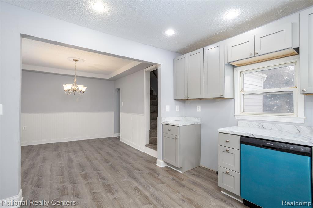 8255 GARBOR Avenue, Warren, MI 48093 — Photo 13