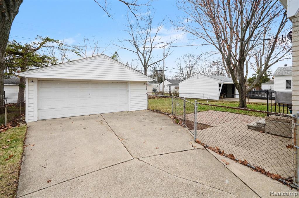 9871 Doris Street, Livonia, MI 48150 — Photo 20