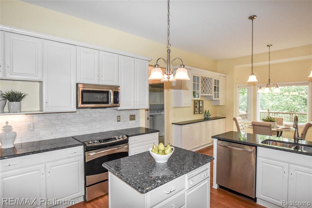 8342 ISLANDVIEW Court, Brighton, MI 48114 — Photo 21