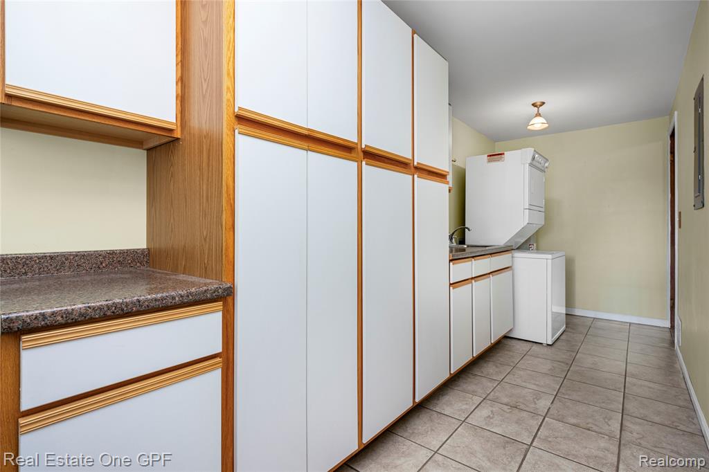 5871 Manor Drive, Fort Gratiot, MI 48059 — Photo 30