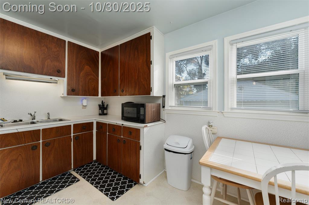 621 W Harwood Avenue, Madison Heights, MI 48071 — Photo 6