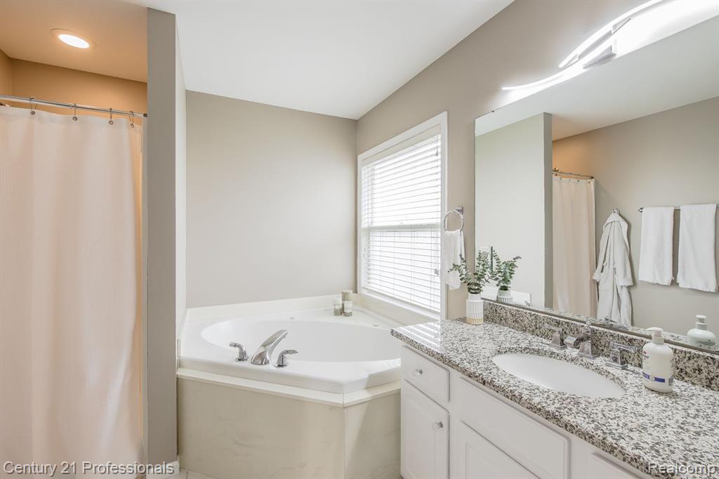 4482 RED OAK Boulevard, Waterford, MI 48329 — Photo 28