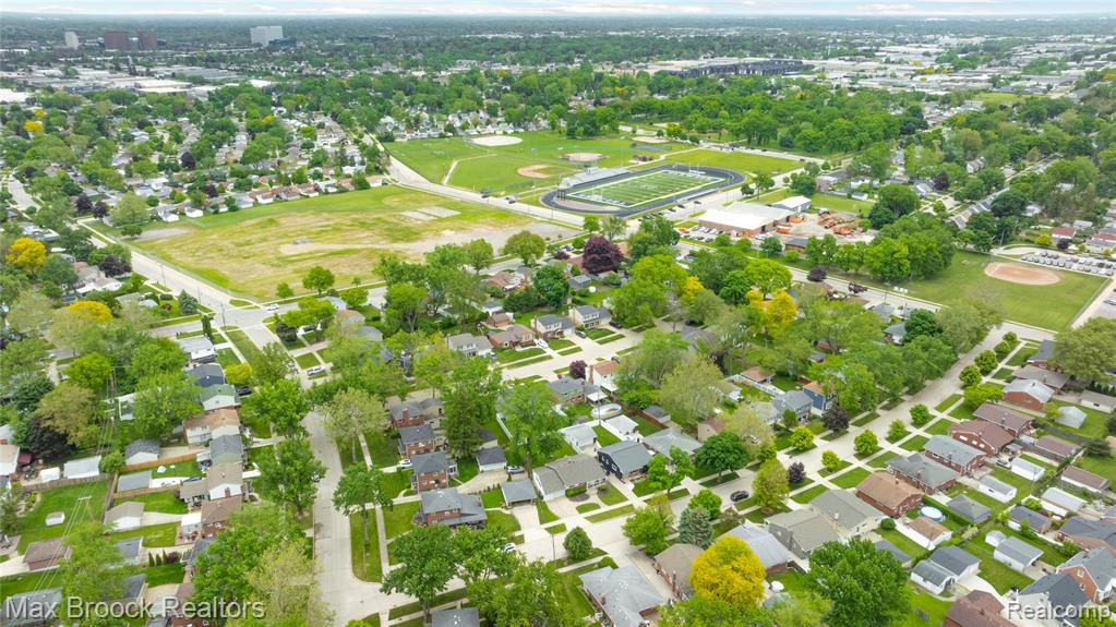 828 W Baker Avenue, Clawson, MI — Photo 35