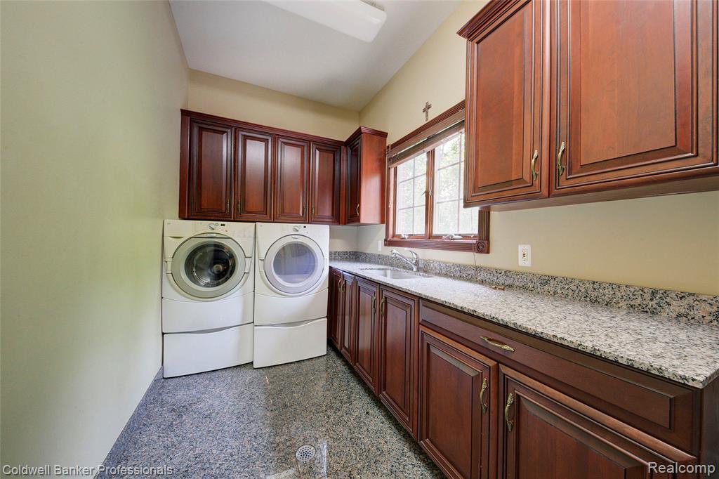 4546 Forest Edge Lane, West Bloomfield, MI 48323 — Photo 23