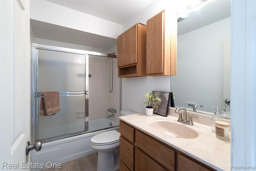 1882 NEWPORTE CT, 242, Royal Oak, MI 48073 — Photo 13