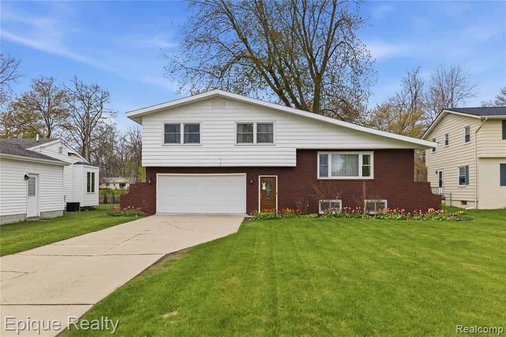 3127 W Woodland Drive, Port Huron, MI 48060