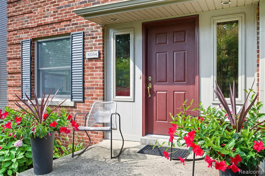 10554 Nadine Avenue, Huntington Woods, MI — Photo 2