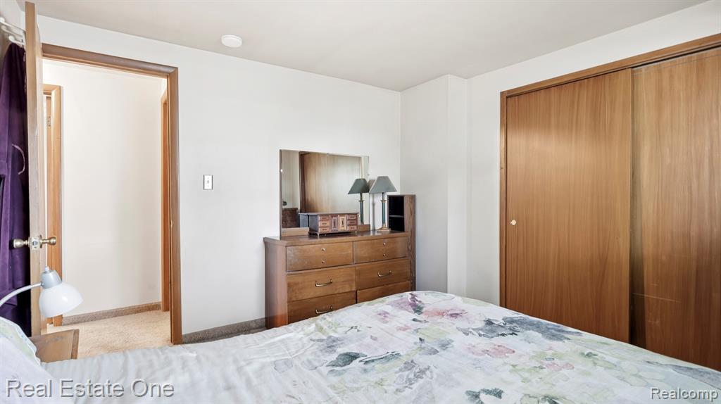 9384 Elaine Court, Taylor, MI 48180 — Photo 14