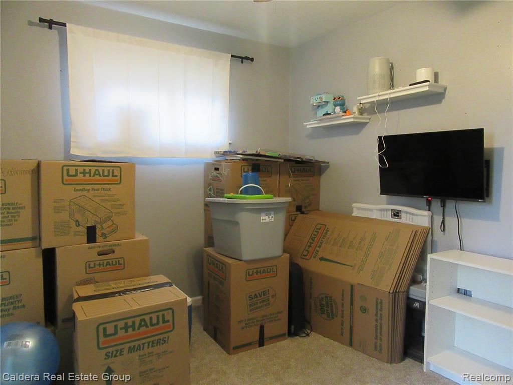 933 E Dallas Avenue, Madison Heights, MI 48071 — Photo 13