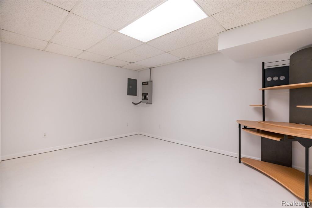 8660 SARGENT Road, Fowlerville, MI 48836 — Photo 31