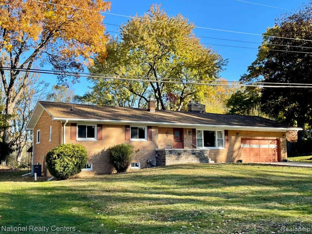 4264 Woodstock Road, Waterford, MI 48328 — Photo 5