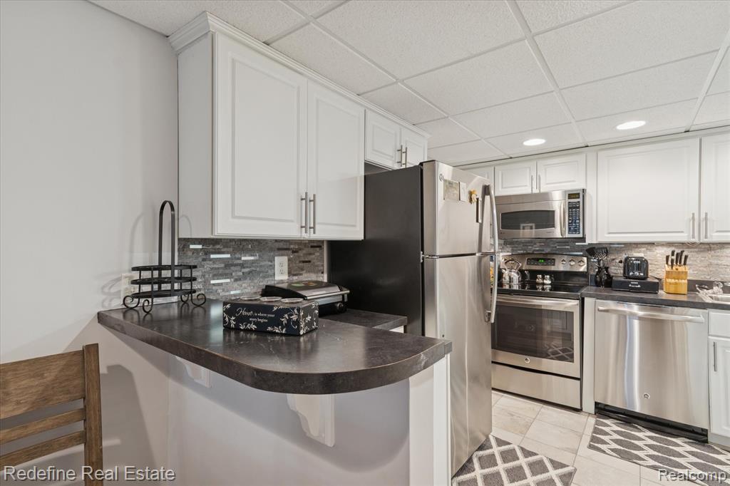 50340 Helfer Boulevard, Wixom, MI 48393 — Photo 20
