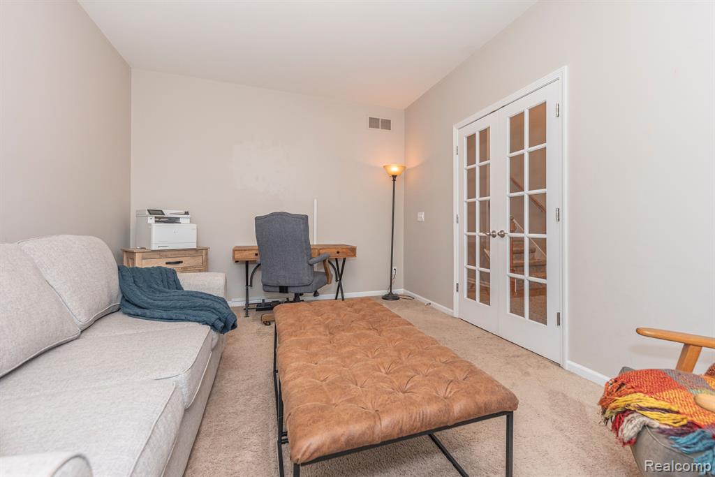 806 LAKE WOODS Drive, Canton, MI 48188 — Photo 8