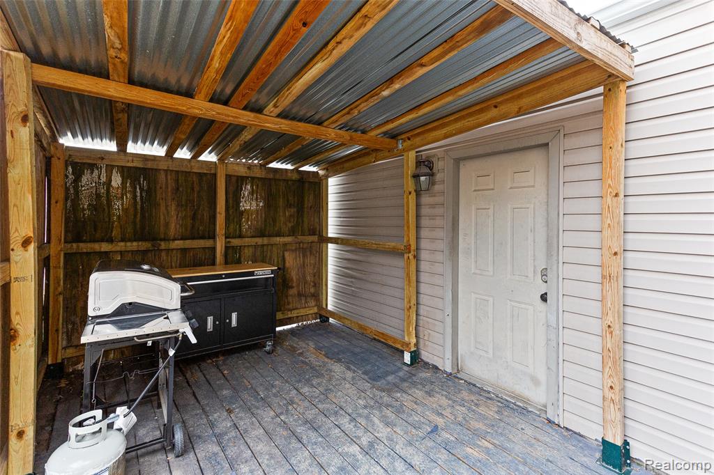 21849 E Chipmunk Trail, Woodhaven, MI 48183 — Photo 32