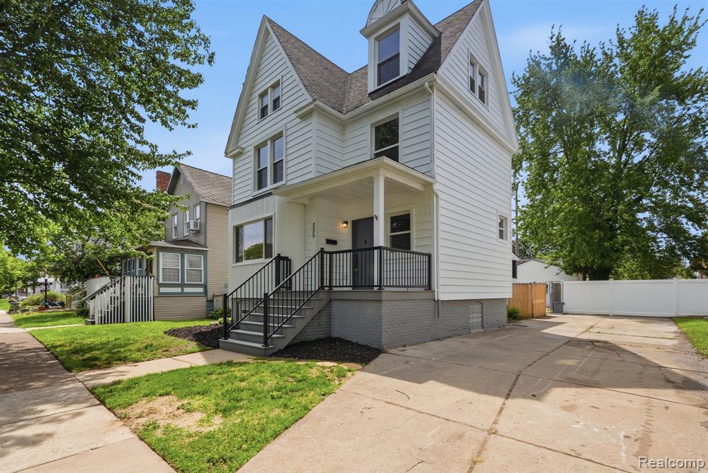 255 Poplar Street, Wyandotte, MI 48192 — Photo 2