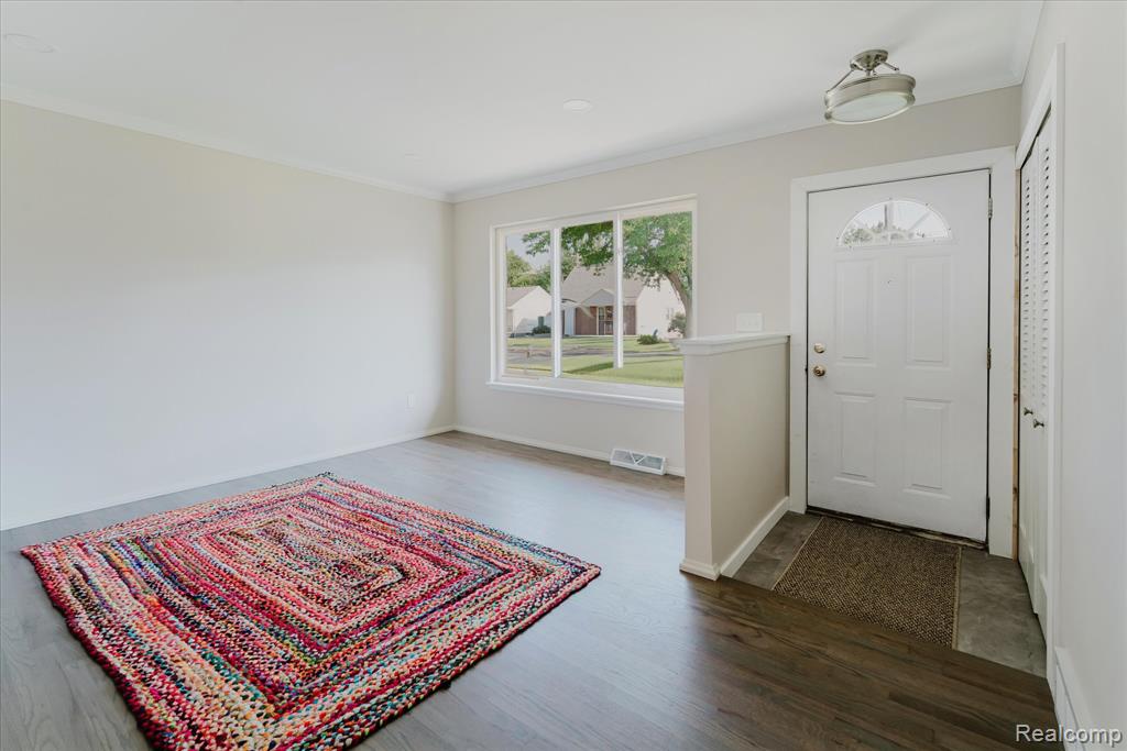 8355 HELEN, Center Line, MI 48015 — Photo 5