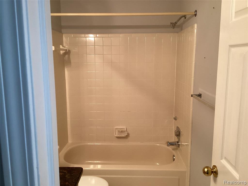 38547 Darbyshire, Farmington Hills, MI 48331 — Photo 17