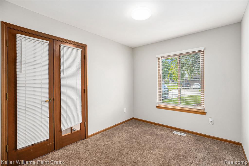 5055 Scarsdale Drive, Sterling Heights, MI 48310 — Photo 17