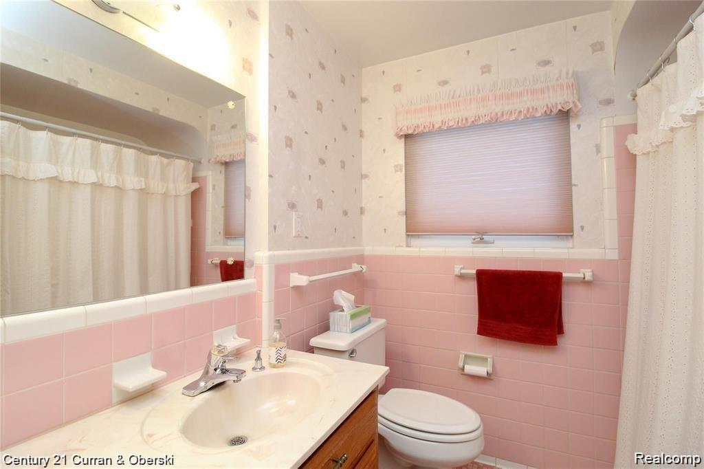 6711 N EVANGELINE Street, Dearborn Heights, MI 48127 — Photo 11