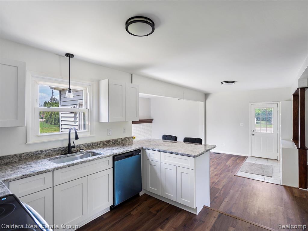 600 LOS ARBOLES Drive, Wolverine Lake, MI 48390 — Photo 10