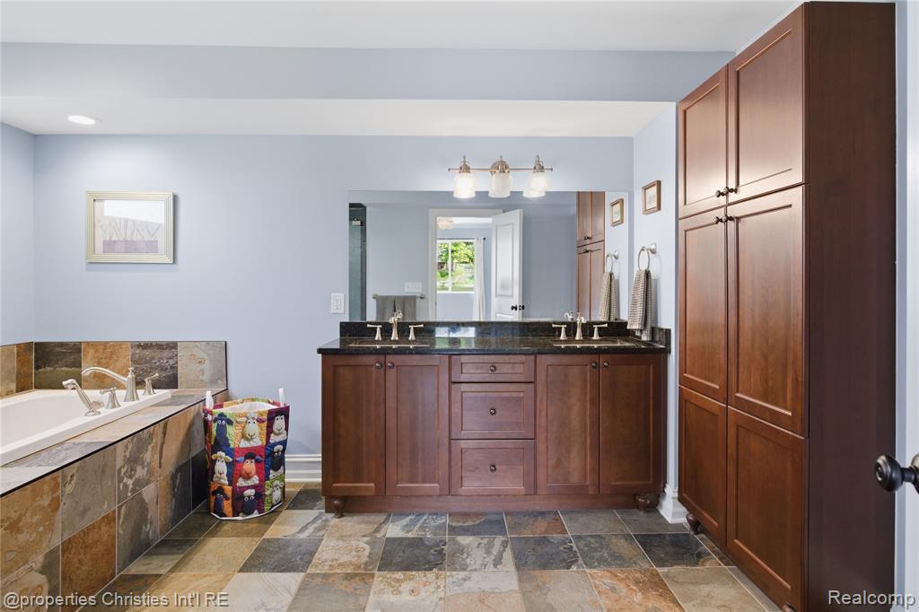 6672 Seth Court, Clarkston, MI 48348 — Photo 37