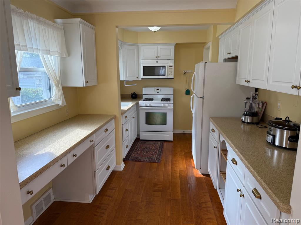8060 Standard, Center Line, MI 48015 — Photo 12