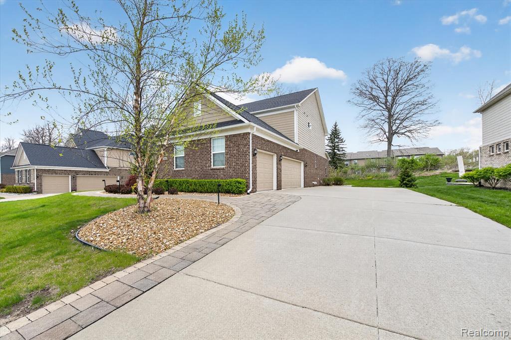 2942 Montgomery Circle, Walled Lake, MI 48390 — Photo 33