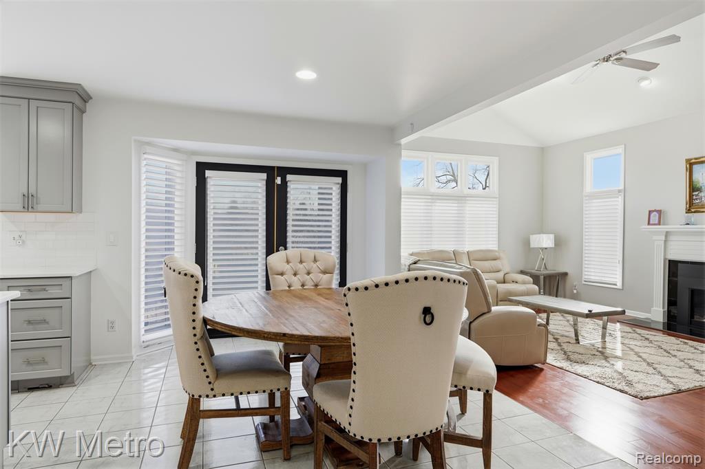 887 Grovecrest, Rochester Hills, MI 48307 — Photo 12