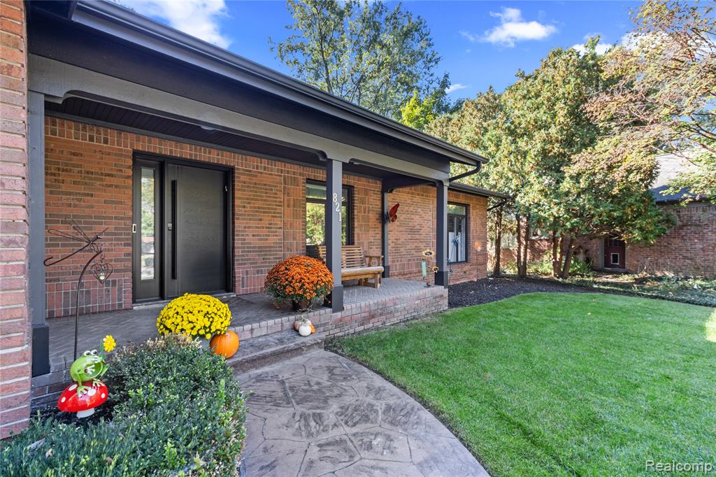 821 River Bend Drive, Rochester Hills, MI 48307 — Photo 2