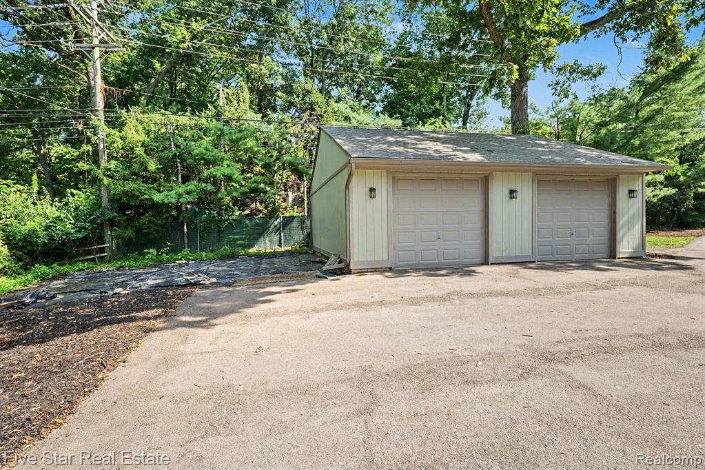 6700 Pontiac Trail Road, West Bloomfield, MI 48323 — Photo 26